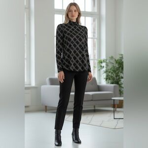 Laura Petites – Black & White Chain Print Mock Neck Blouse – Size XS